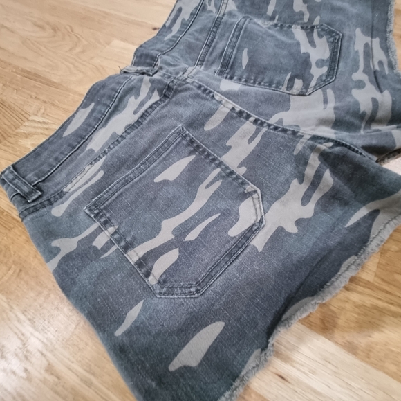 Jay Jays camo denim shorts - Picture 9 of 9